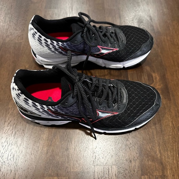 Mizuno Women’s Black and White Running Shoes Size 10 - Picture 4 of 11